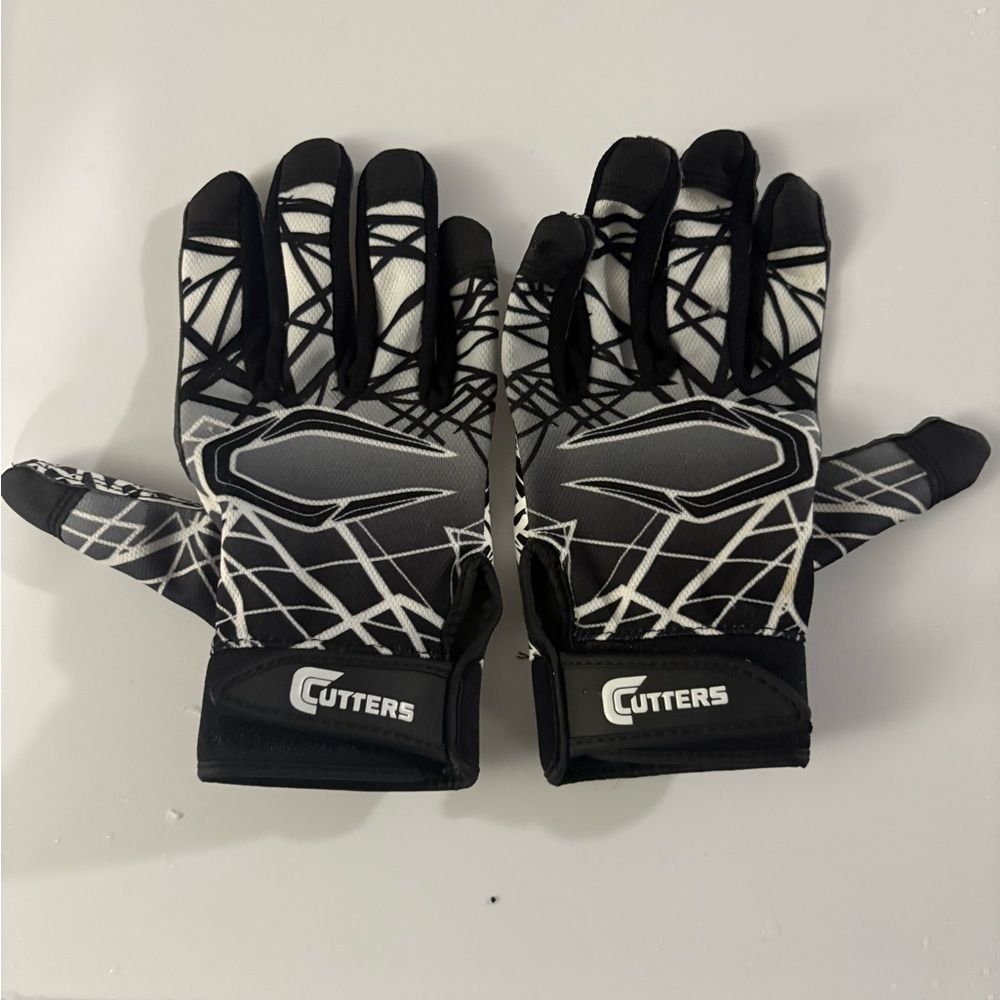 Cutters youth Black and White Receiver Gloves